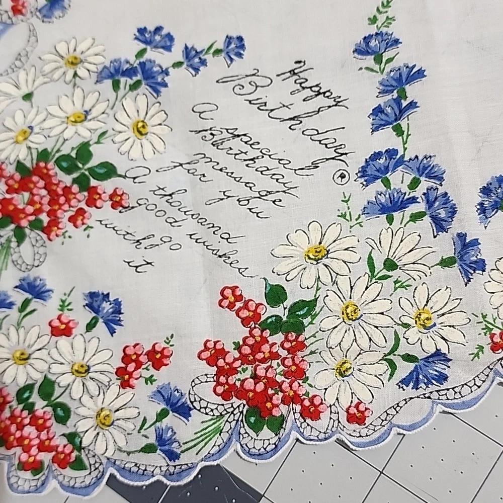 Three beautiful 1950s floral handkerchiefs #2 - Picture 6 of 7
